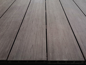 Универсальная композитная доска holzhof на фасаде дома Универсальная композитная доска holzhof на фасаде дома