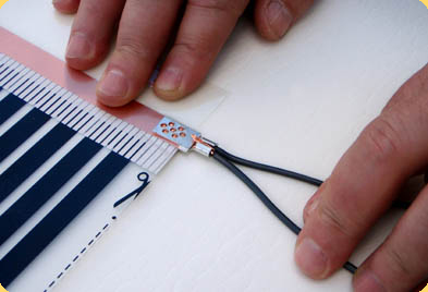 МОНТАЖ ТЕПЛОГО ПОЛА МОНТАЖ ТЕПЛЫХ ПОЛОВ МОНТАЖ ИНФРАКРАСНОГО ТЕПЛОГО ПОЛА МОНТАЖ ПЛЕНОЧНОГО ТЕПЛОГО ПОЛА МОНТАЖ ИНФРАКРАСНОЙ ПЛЕНКИ ДЛЯ ТЕПЛОГО ПОЛА Установить и закрепить пассатижами зажимы и провода